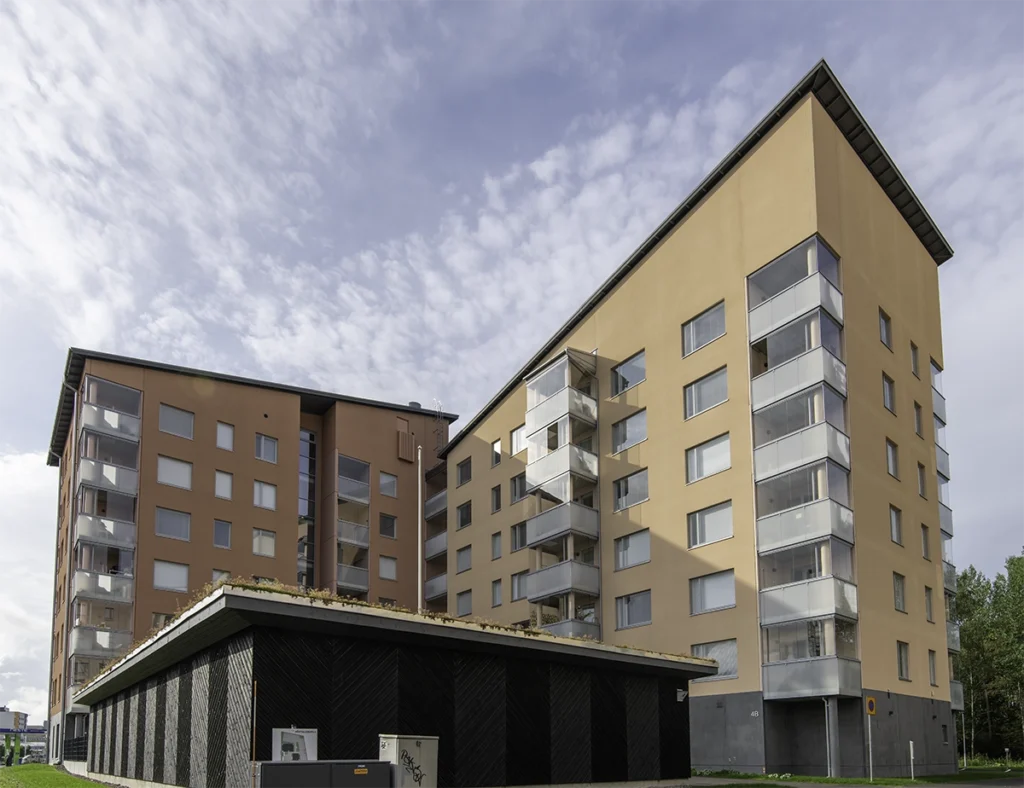Asuinrakennus Järvenpää – valmiit AKOwall-seinät julkisivu pohjoisesta kuvattuna