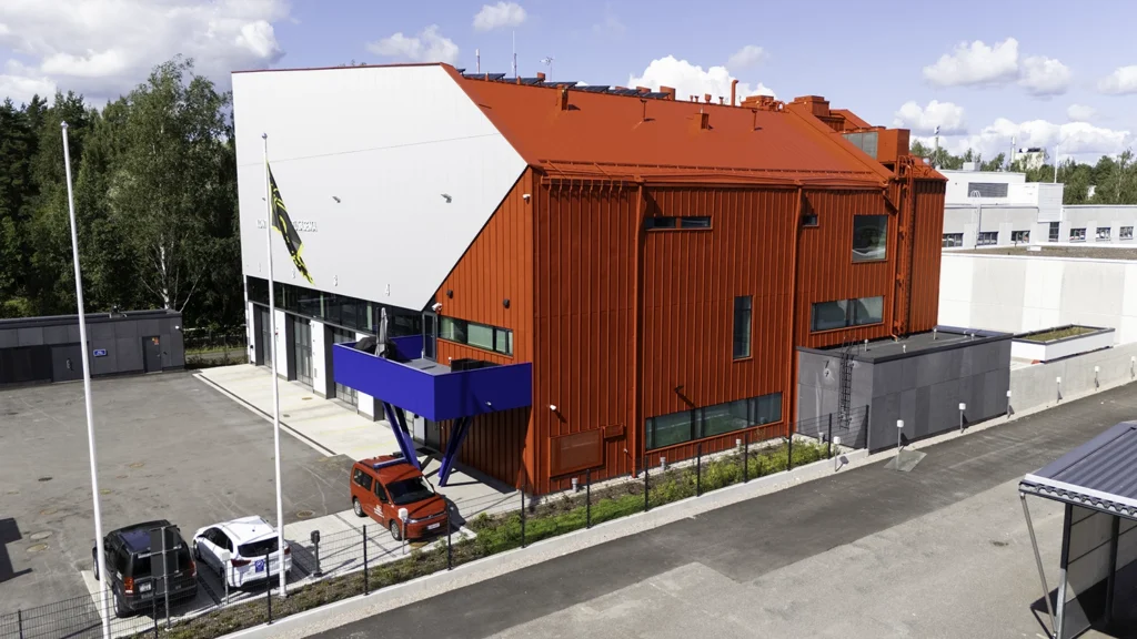 Valmis AKOwall-asennus kohde Helsinkin Kontulan paloasema