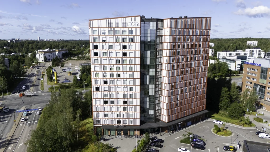 AKOwall-seinien asennuskohde NOLi Otaniemi dronekuva