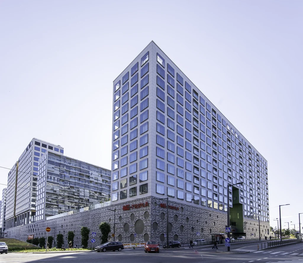 Pasila kerrostalot – AKOwall-seinien asennus asunnossa julkisivu